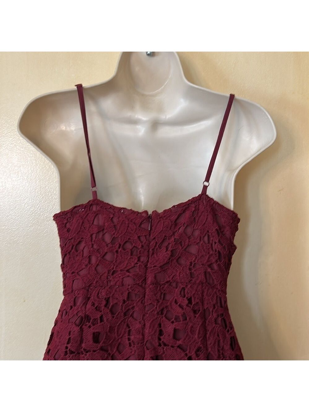ASTR the Label cranberry lace spaghetti strap tea length dress size S - Picture 7 of 14